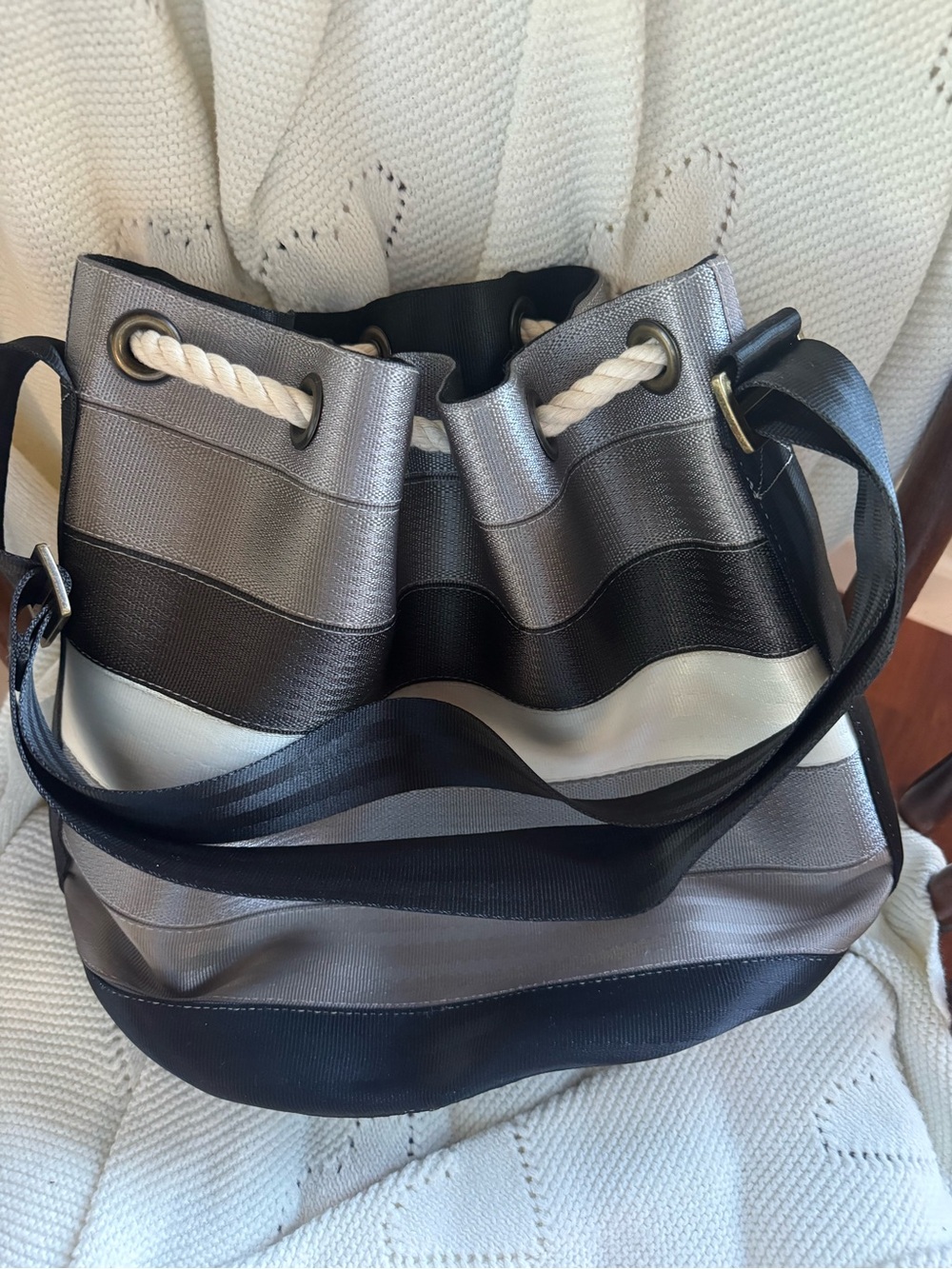 Harveys Disney Steamboat Willie Bucket Bag - Picture 2 of 8